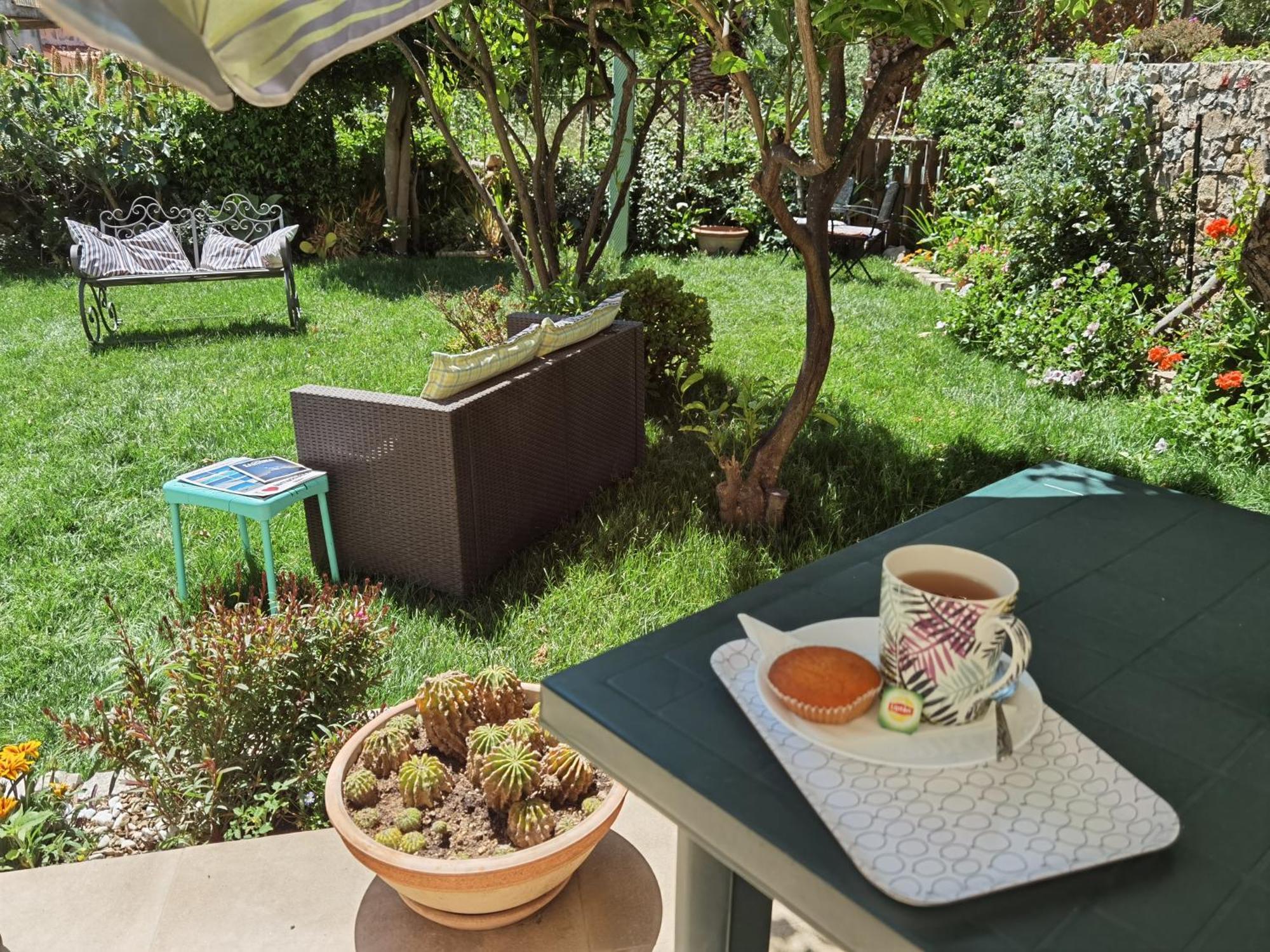 لا ماداّلينا Il Giardino Di Tatiana Rooms & Breakfast الغرفة الصورة